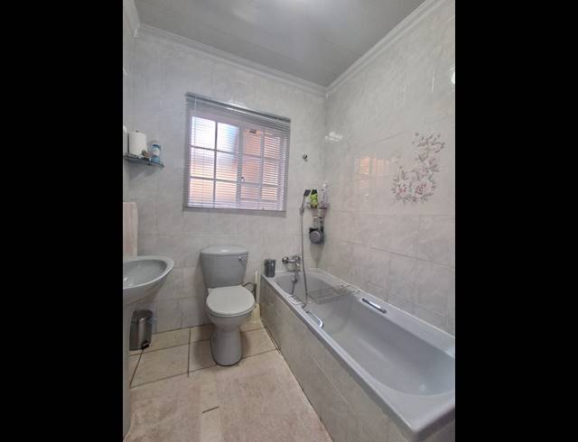 2 BEDROOM TOWNHOUSE TO LET IN ARCON PARK